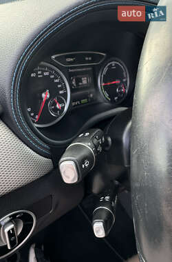 Хэтчбек Mercedes-Benz B-Class 2015 в 