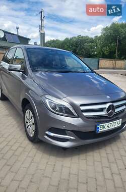 Хэтчбек Mercedes-Benz B-Class 2015 в 