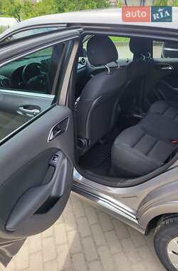 Хэтчбек Mercedes-Benz B-Class 2015 в 