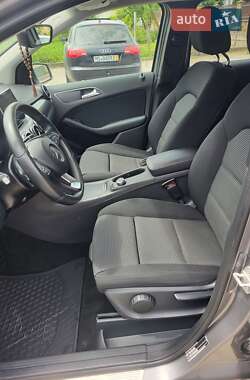 Хэтчбек Mercedes-Benz B-Class 2015 в 