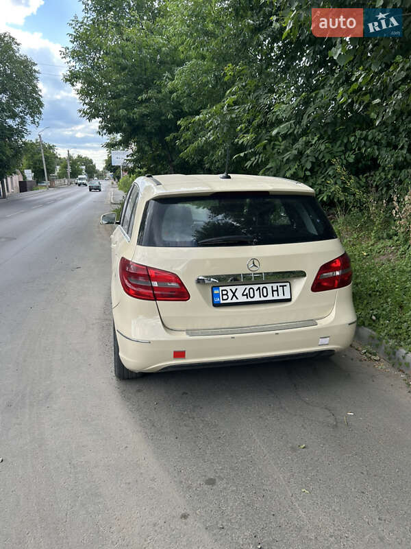 Хетчбек Mercedes-Benz B-Class 2013 в Чернівцях фото 2 Хетчбек Mercedes-Benz B-Class 2013 в Чернівцях