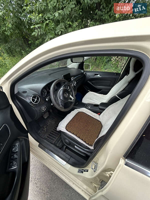 Хетчбек Mercedes-Benz B-Class 2013 в Чернівцях фото 5 Хетчбек Mercedes-Benz B-Class 2013 в Чернівцях