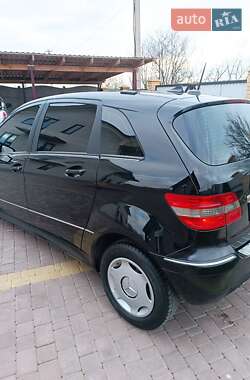Хэтчбек Mercedes-Benz B-Class 2009 в 
