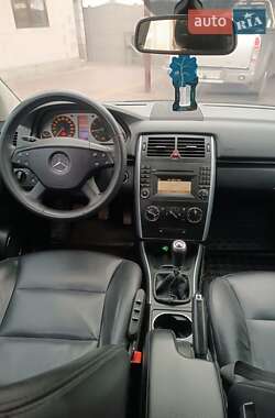 Хэтчбек Mercedes-Benz B-Class 2009 в 