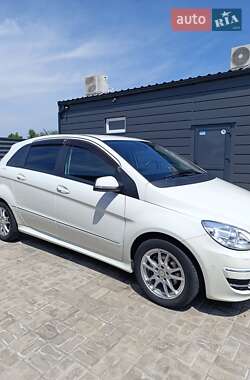 Хетчбек Mercedes-Benz B-Class 2010 в 