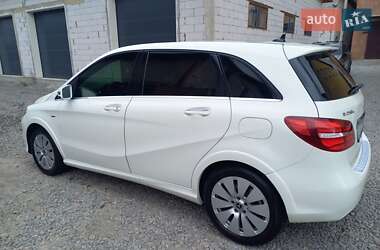 Хэтчбек Mercedes-Benz B-Class 2017 в 