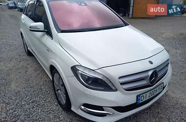 Хэтчбек Mercedes-Benz B-Class 2017 в 