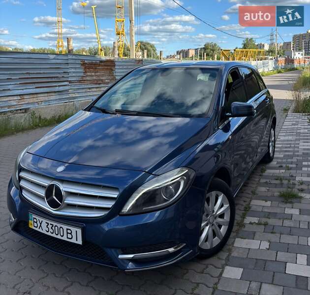 Хэтчбек Mercedes-Benz B-Class 2012 в 