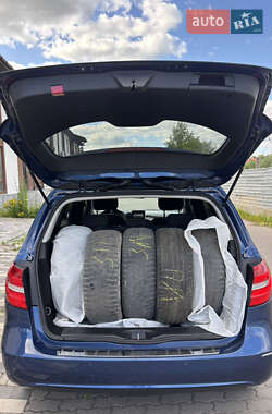 Хэтчбек Mercedes-Benz B-Class 2012 в 