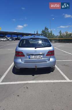 Хэтчбек Mercedes-Benz B-Class 2011 в 