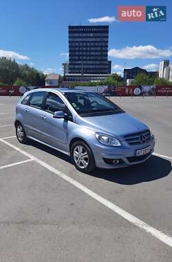 Хэтчбек Mercedes-Benz B-Class 2011 в 