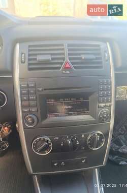 Хэтчбек Mercedes-Benz B-Class 2011 в 