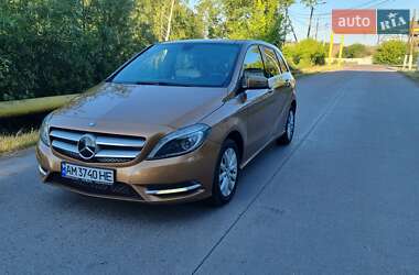 Хэтчбек Mercedes-Benz B-Class 2012 в 
