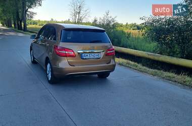 Хэтчбек Mercedes-Benz B-Class 2012 в 