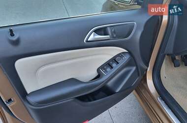 Хэтчбек Mercedes-Benz B-Class 2012 в 