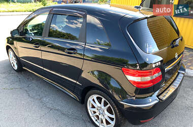 Хэтчбек Mercedes-Benz B-Class 2011 в 
