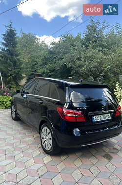 Хэтчбек Mercedes-Benz B-Class 2017 в 