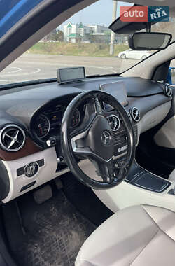 Хэтчбек Mercedes-Benz B-Class 2015 в 