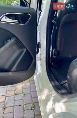 Хэтчбек Mercedes-Benz B-Class 2016 в 