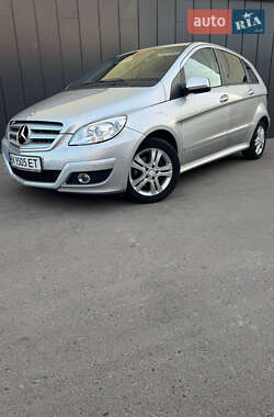 Хэтчбек Mercedes-Benz B-Class 2011 в 