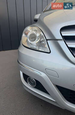 Хэтчбек Mercedes-Benz B-Class 2011 в 