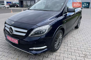 Хэтчбек Mercedes-Benz B-Class 2017 в 