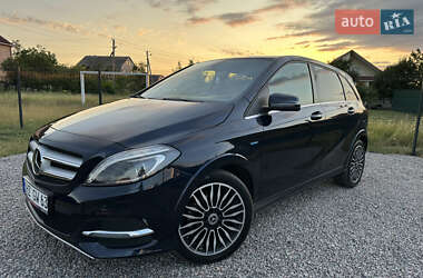 Хэтчбек Mercedes-Benz B-Class 2017 в 