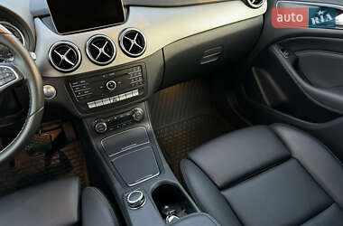 Хэтчбек Mercedes-Benz B-Class 2017 в 