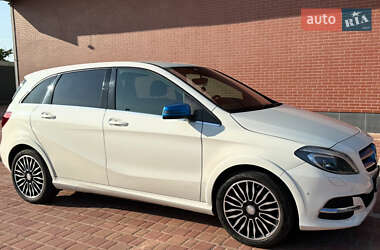 Хэтчбек Mercedes-Benz B-Class 2015 в 
