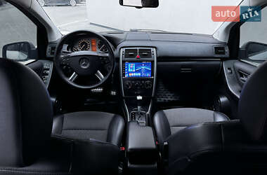 Хэтчбек Mercedes-Benz B-Class 2010 в 