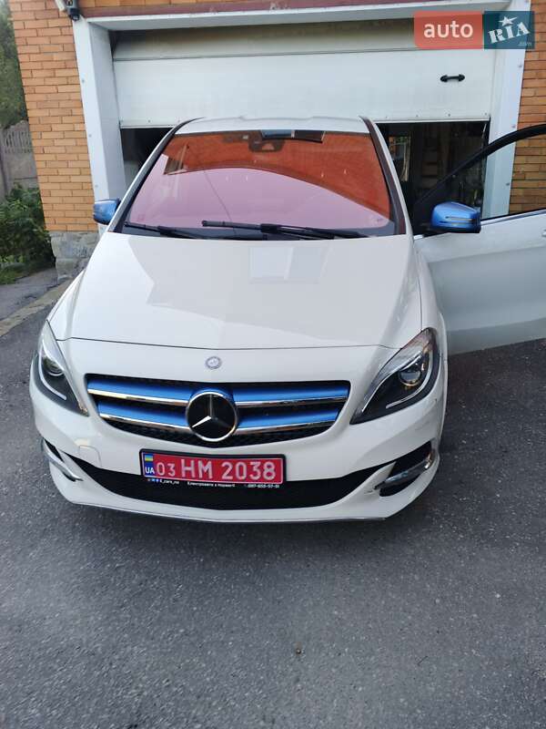Хэтчбек Mercedes-Benz B-Class 2015 в 