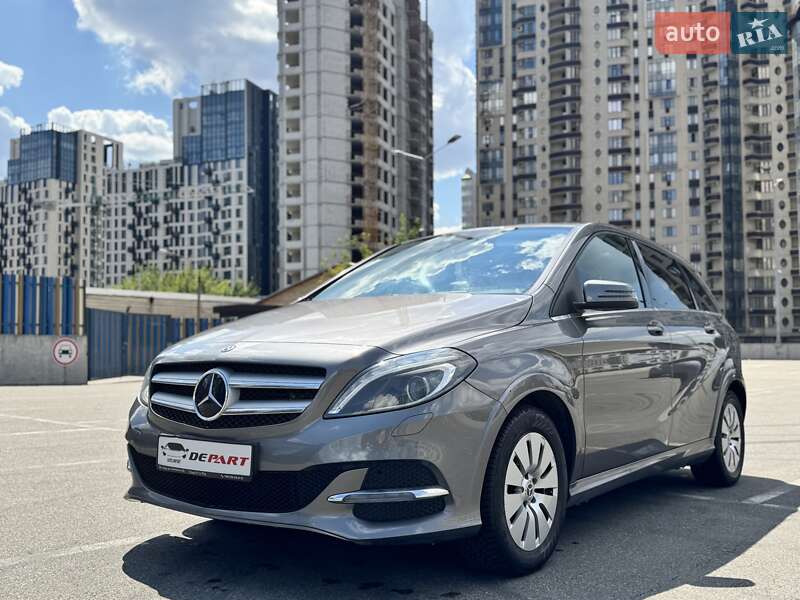 Хэтчбек Mercedes-Benz B-Class 2017 в 