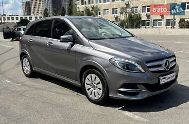 Хэтчбек Mercedes-Benz B-Class 2017 в 