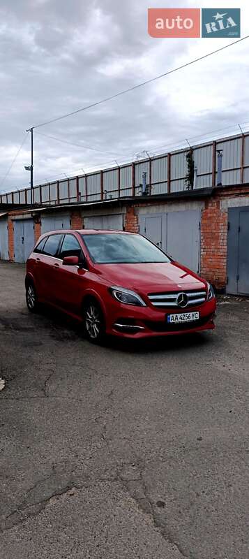 Хэтчбек Mercedes-Benz B-Class 2016 в 