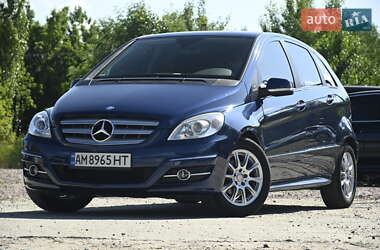 Хэтчбек Mercedes-Benz B-Class 2009 в 