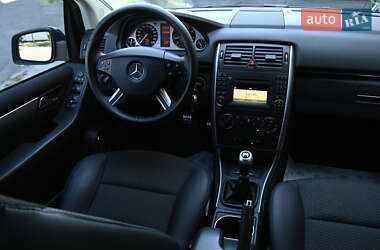 Хэтчбек Mercedes-Benz B-Class 2009 в 