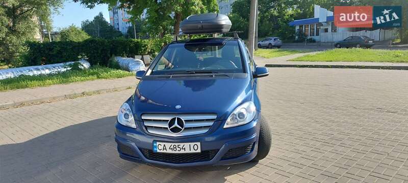 Хэтчбек Mercedes-Benz B-Class 2009 в 