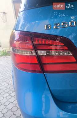 Хэтчбек Mercedes-Benz B-Class 2015 в 