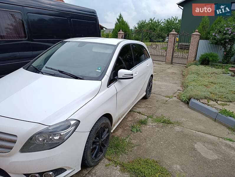 Хэтчбек Mercedes-Benz B-Class 2012 в 