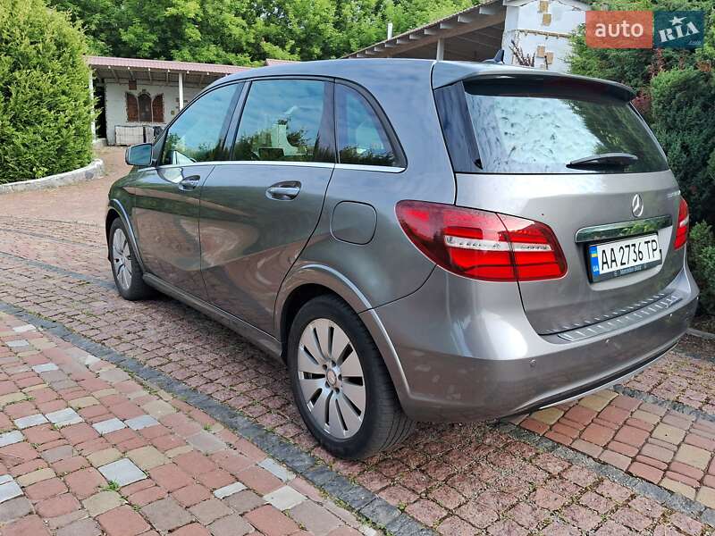 Хэтчбек Mercedes-Benz B-Class 2015 в Киеве фото 6 Хэтчбек Mercedes-Benz B-Class 2015 в Киеве