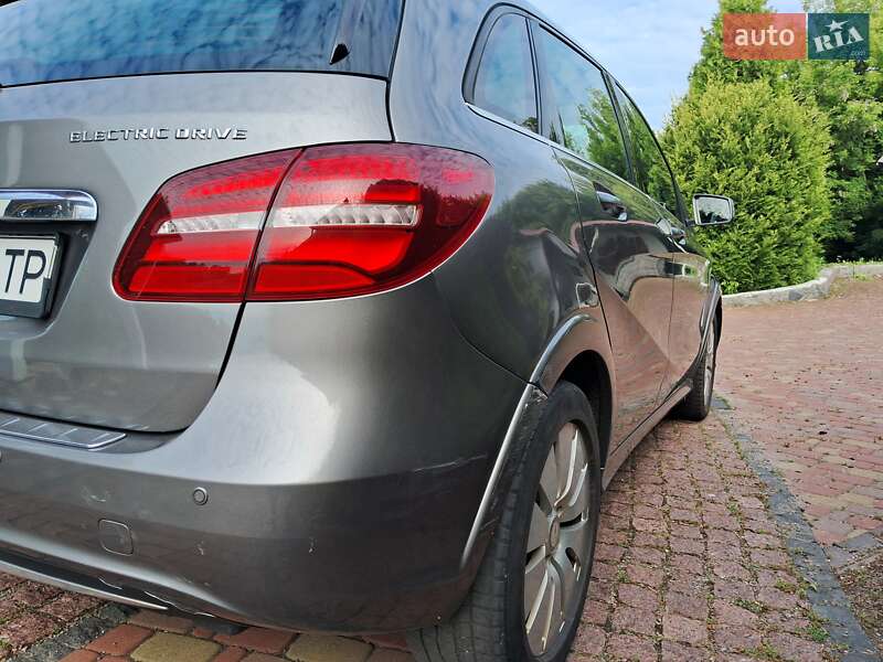 Хэтчбек Mercedes-Benz B-Class 2015 в Киеве фото 10 Хэтчбек Mercedes-Benz B-Class 2015 в Киеве