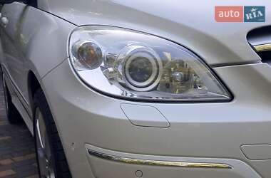 Хэтчбек Mercedes-Benz B-Class 2010 в 