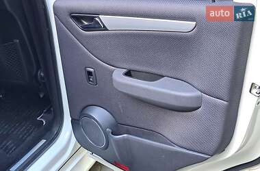 Хэтчбек Mercedes-Benz B-Class 2010 в 