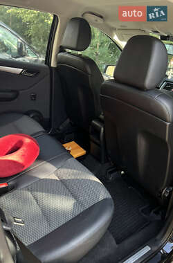 Хэтчбек Mercedes-Benz B-Class 2010 в 