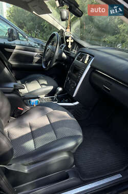 Хэтчбек Mercedes-Benz B-Class 2010 в 