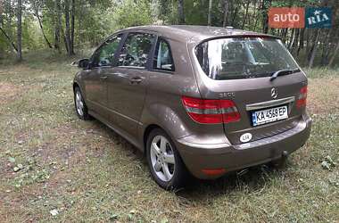 Хетчбек Mercedes-Benz B-Class 2009 в 