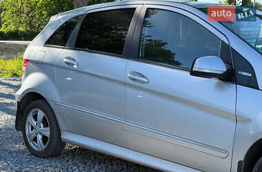 Хэтчбек Mercedes-Benz B-Class 2009 в 