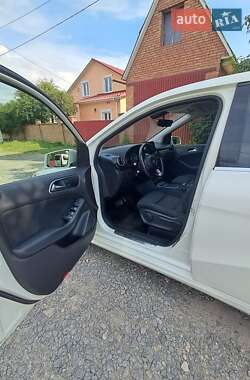 Хэтчбек Mercedes-Benz B-Class 2016 в 