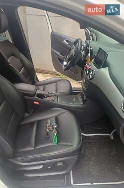 Хэтчбек Mercedes-Benz B-Class 2015 в 