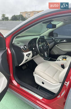 Хэтчбек Mercedes-Benz B-Class 2015 в 